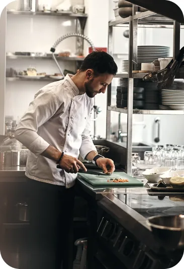 Koch bei der Arbeit in der Restaurantküche